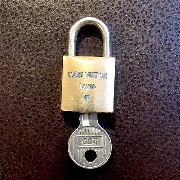 Vintage LV Louis Vuitton Padlock Lock & Key 233 - Picture 8 of 8